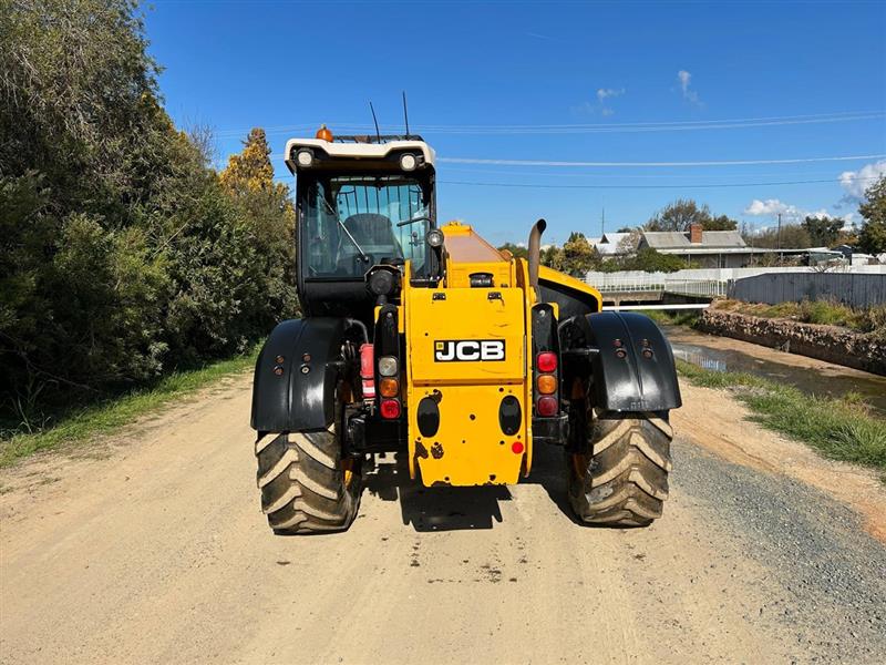 Photo 4. JCB 531-70 telehandler