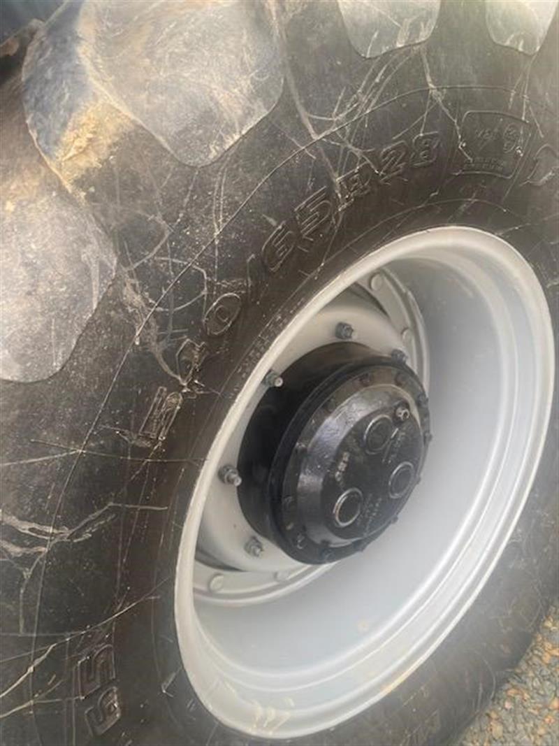 Photo 2. Case IH Puma 165 tractor