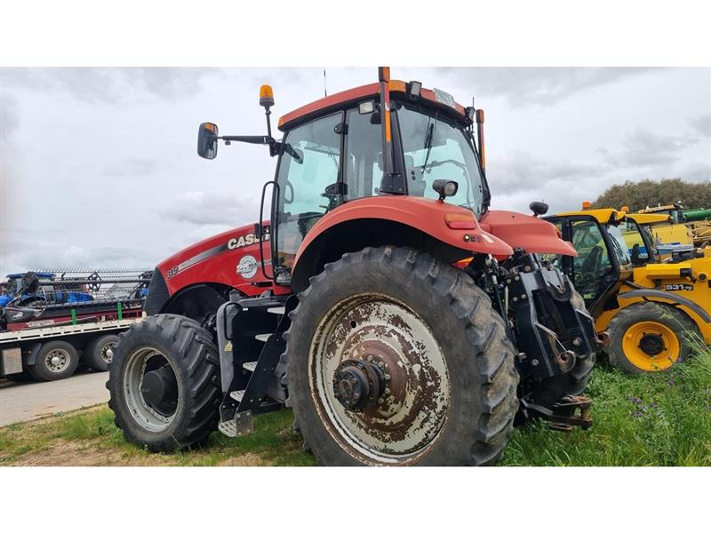 Photo 4. Case IH Magnum 315 tractor