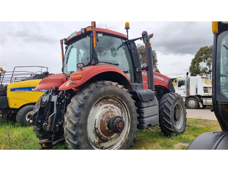 Photo 5. Case IH Magnum 315 tractor