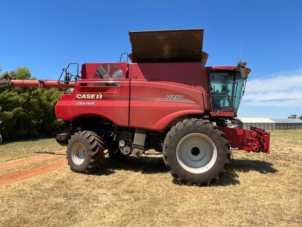 Photo 3. Case IH 7250 combine harvester