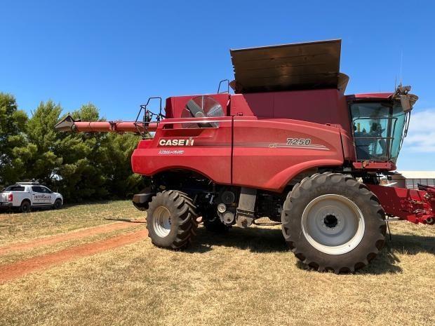 Photo 5. Case IH 7250 combine harvester