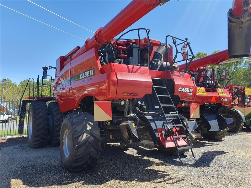 Photo 3. Case IH 8240 combine harvester
