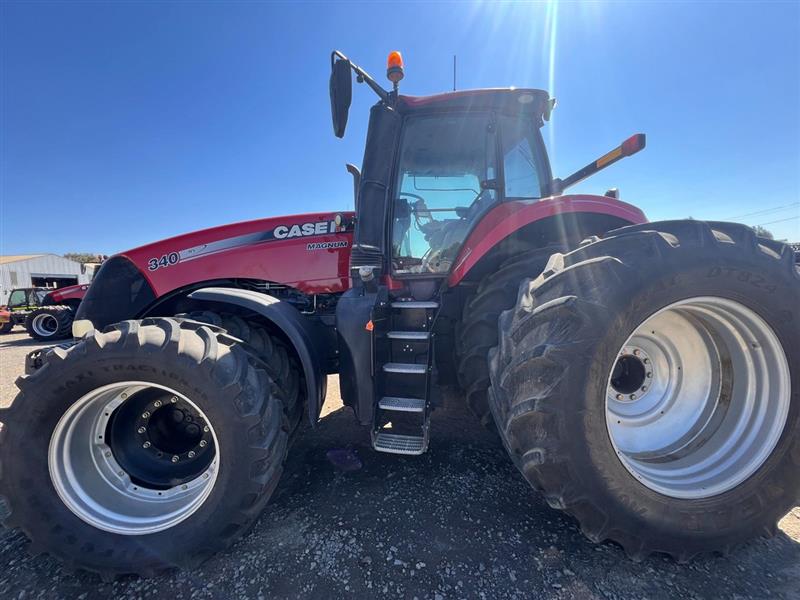 Photo 2. Case IH Magnum 340 tractor