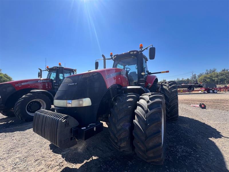 Photo 3. Case IH Magnum 340 tractor