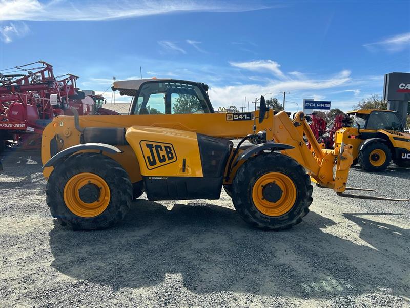 Photo 4. JCB Loadall 541-70 telehandler