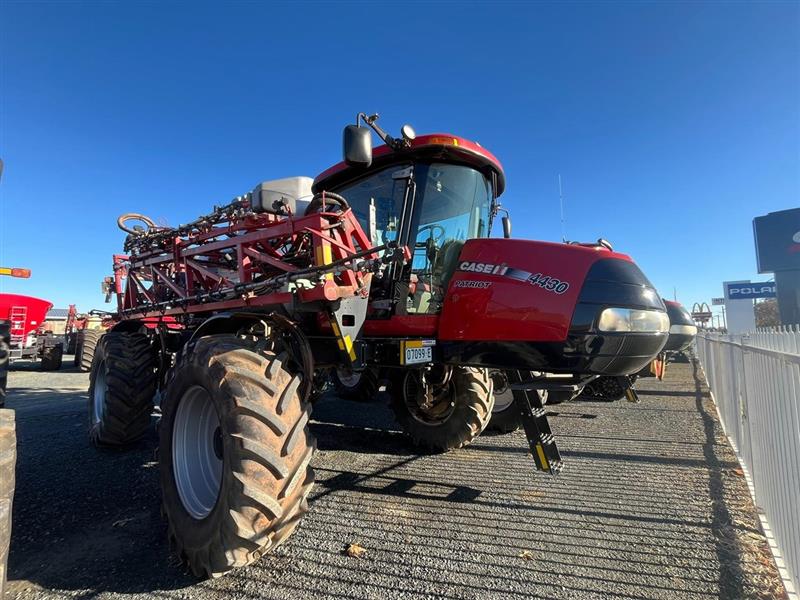 Photo 2. Case IH 4430 self propelled sprayer