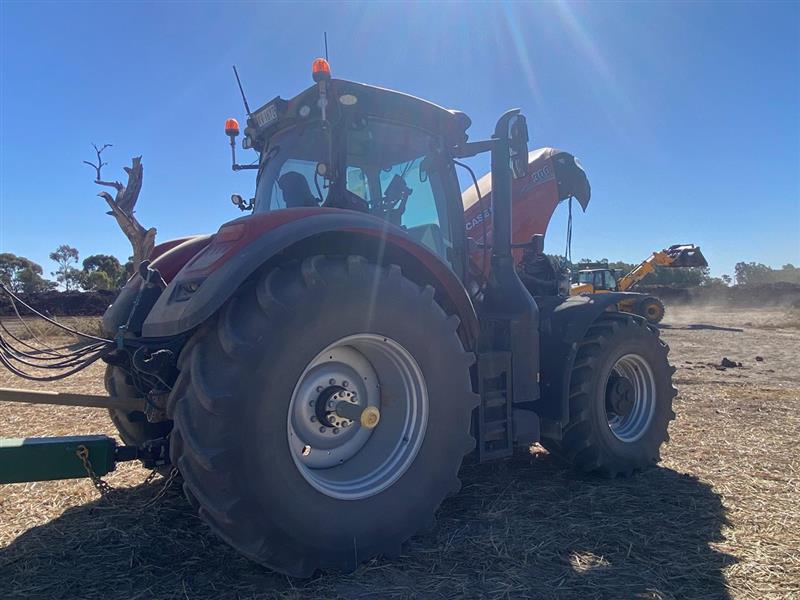 Photo 3. Case IH Optum 300 tractor