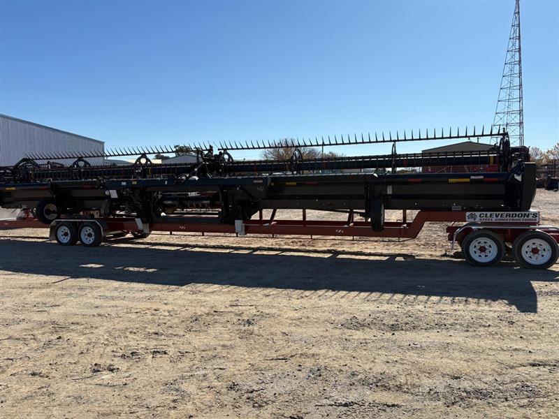 Photo 4. MacDon D145 harvester front