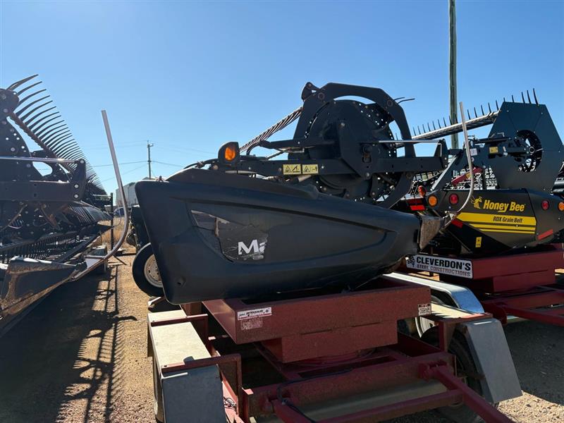 Photo 3. MacDon D65 harvester front