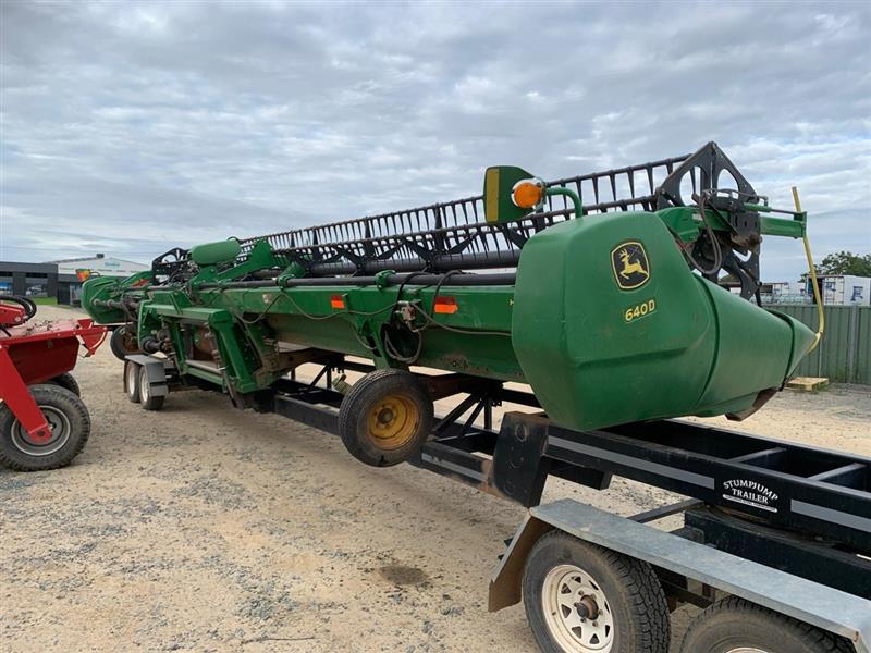 Photo 5. John Deere 640D Hydra Float harvester front