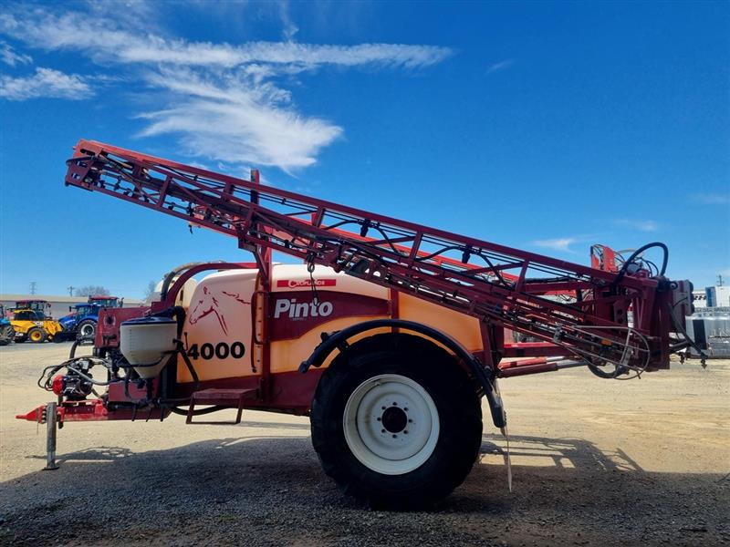 Photo 2. Croplands 4024 pinto 4000 boom sprayer
