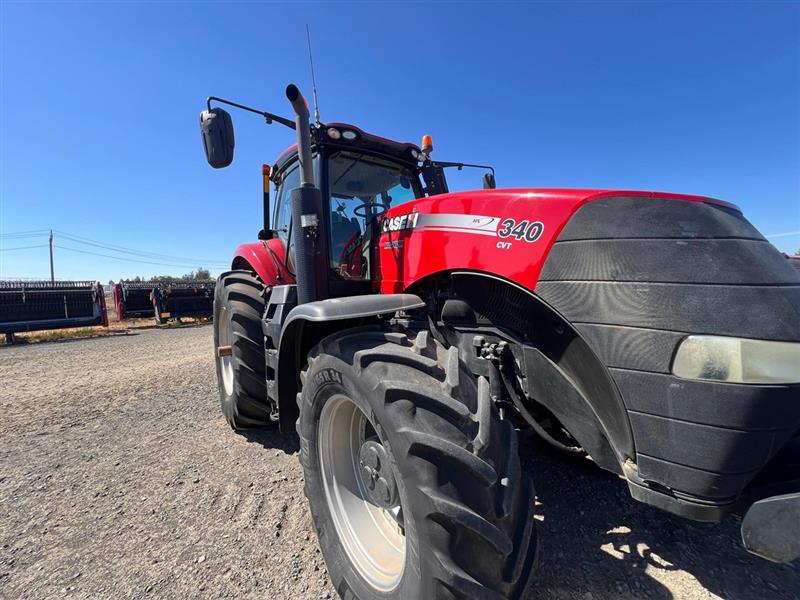 Photo 2. Case IH Magnum 340 CVT tractor