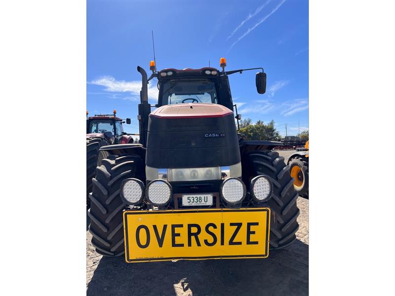 Photo 3. Case IH Magnum 340 CVT tractor