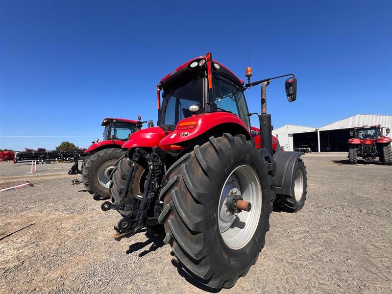 Photo 4. Case IH Magnum 340 CVT tractor