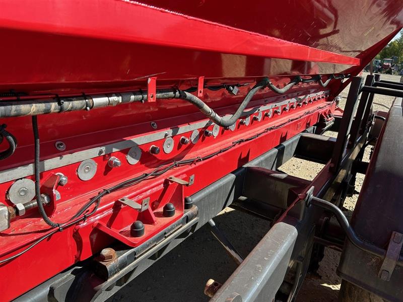 Photo 2. Agri-Spread AS150-T spreader