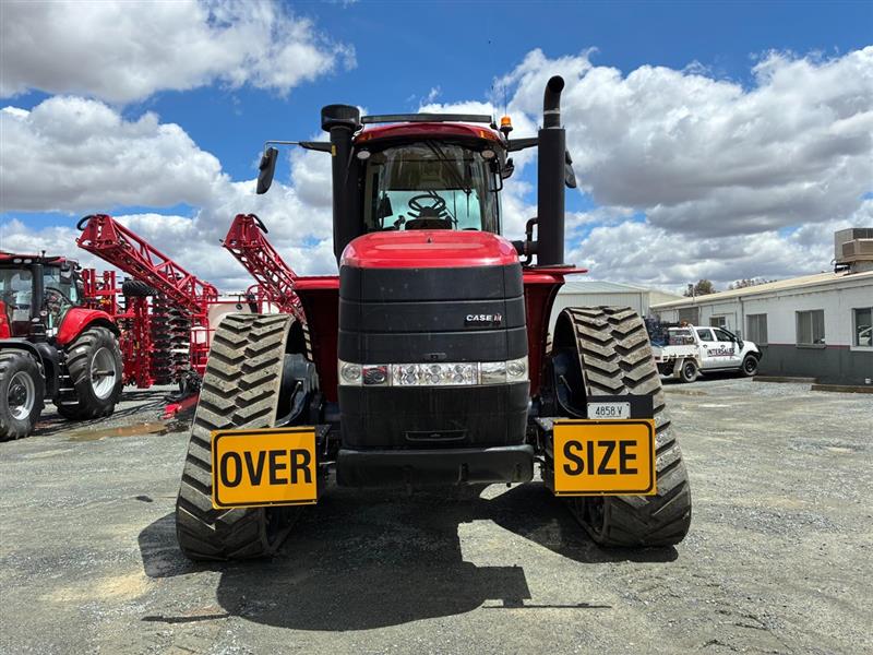Photo 5. Case IH Quadtrac 450 track tractor