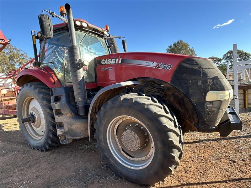 Photo 3. Case IH Magnum 250 tractor