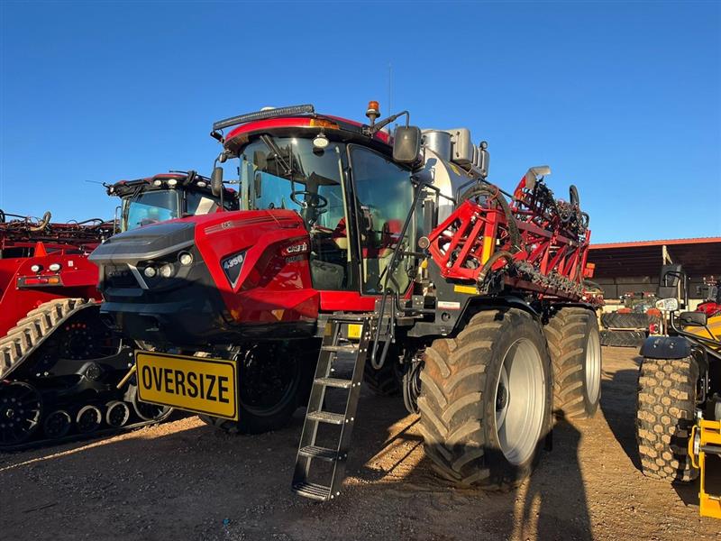 Photo 2. Case IH Patriot 4350 self propelled sprayer