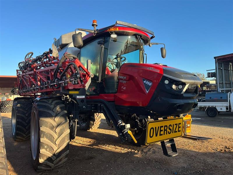 Photo 5. Case IH Patriot 4350 self propelled sprayer