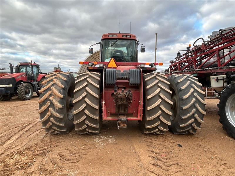 Photo 2. Case IH Steiger STX425 tractor