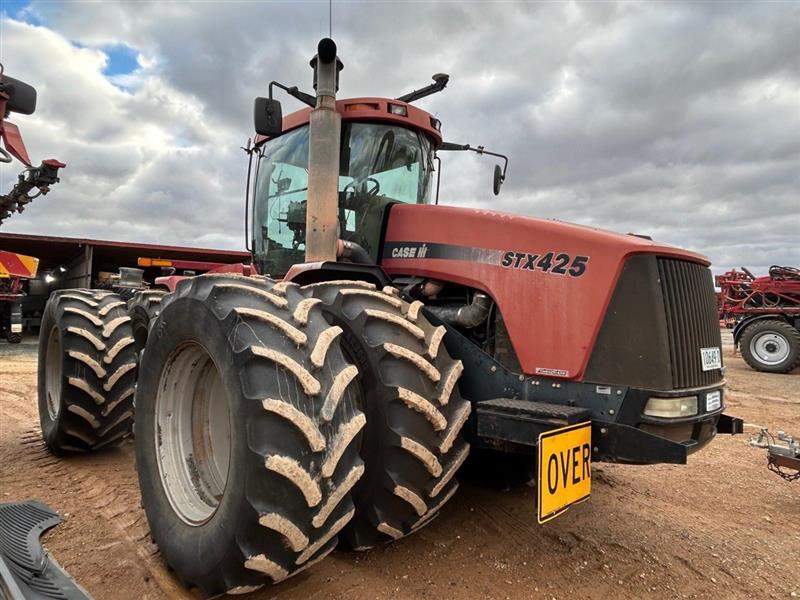 Photo 3. Case IH Steiger STX425 tractor