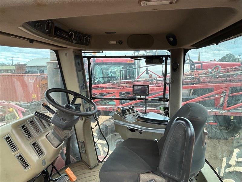 Photo 4. Case IH Steiger STX425 tractor