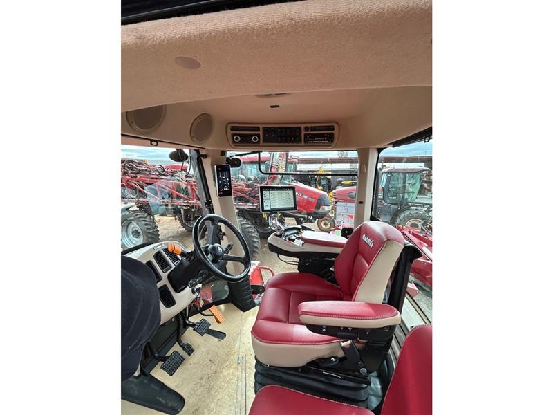 Photo 3. Case IH 500 Rowtrac Steiger track tractor