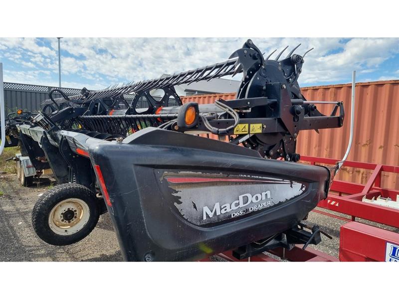 Photo 3. MacDon D65 harvester front