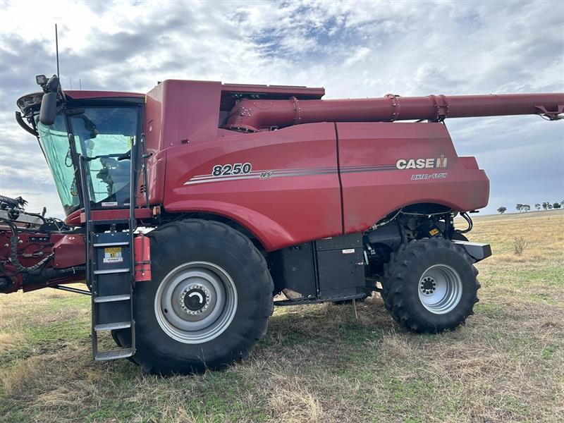 Photo 3. Case IH 8250 combine harvester