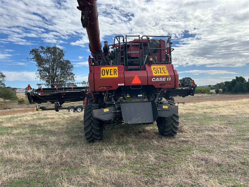 Photo 4. Case IH 8250 combine harvester