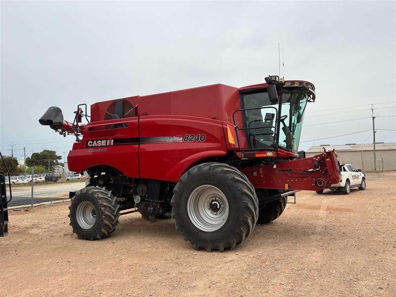 Photo 5. Case IH 8240 combine harvester