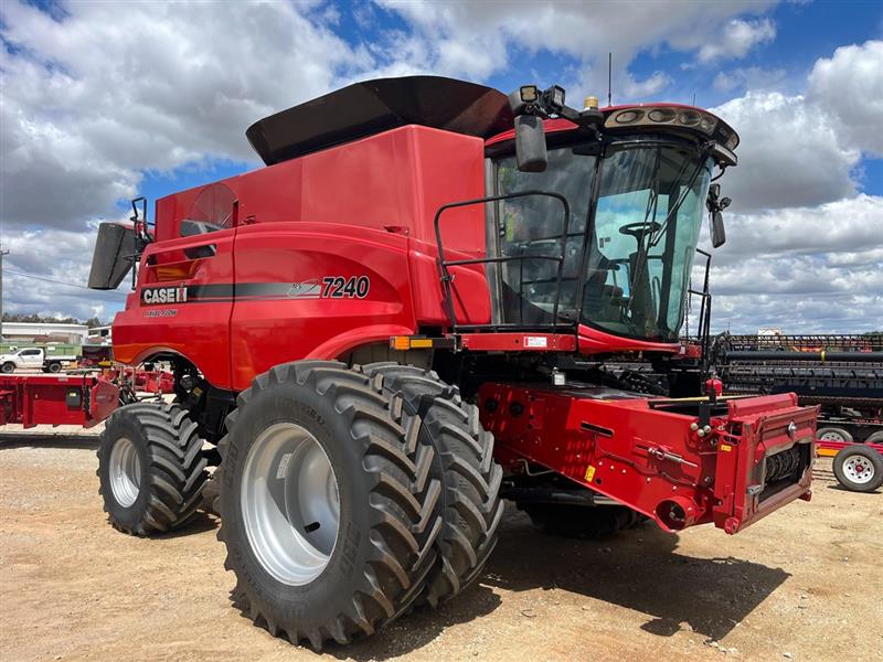 Photo 2. Case IH 7240 combine harvester