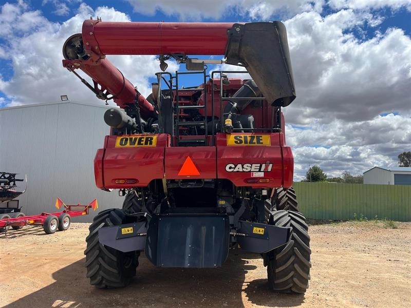 Photo 5. Case IH 7240 combine harvester