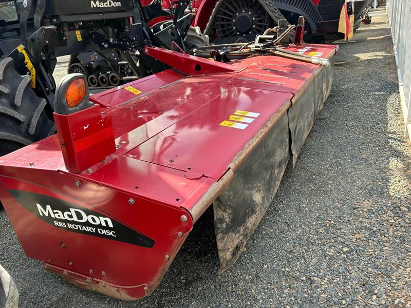 Photo 2. Macdon R85 mower conditioner