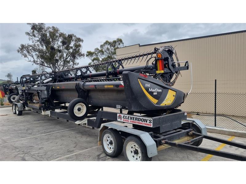 Photo 5. MacDon D145 harvester front