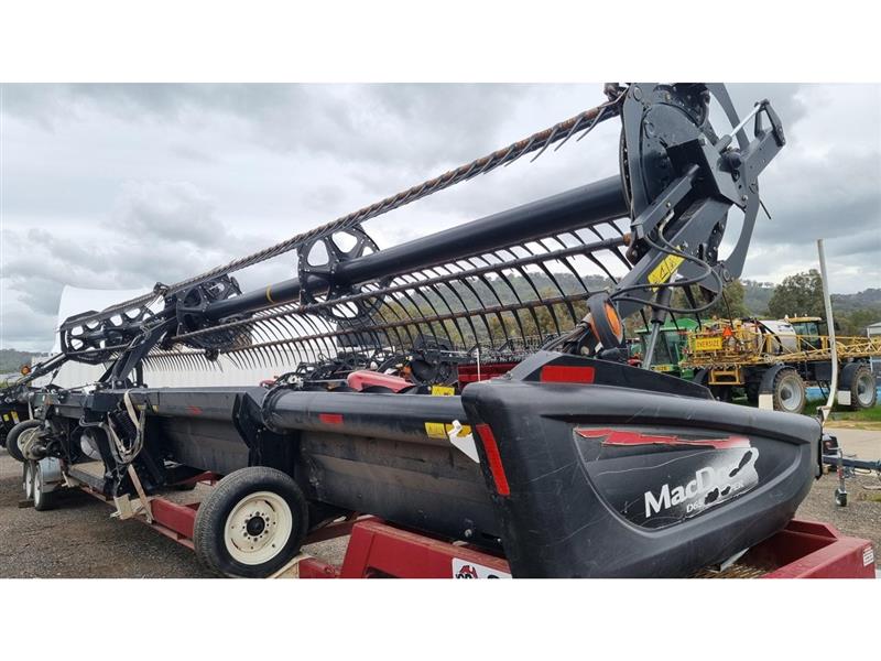 Photo 2. MacDon D65 harvester front