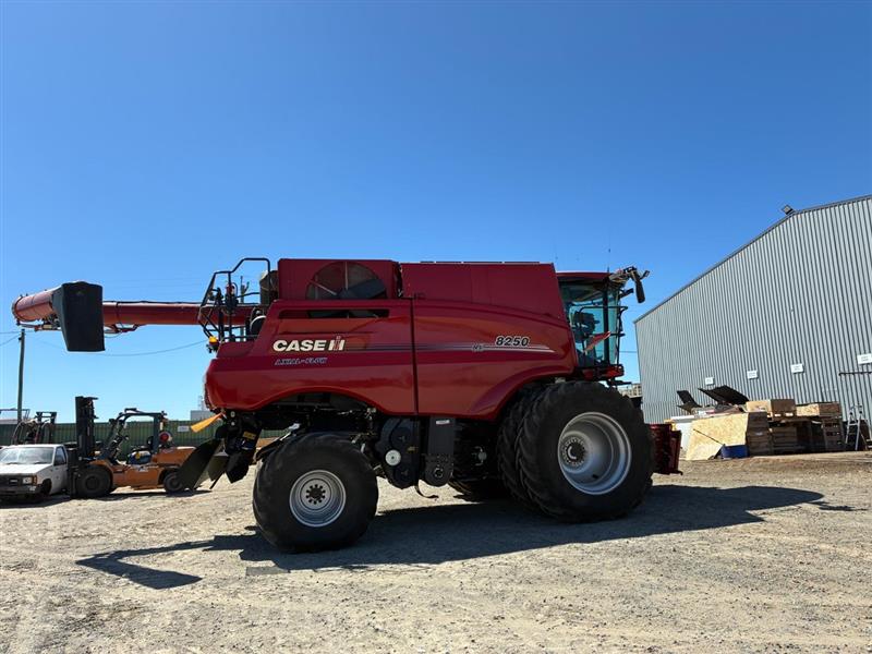 Photo 4. Case IH 8250 combine harvester