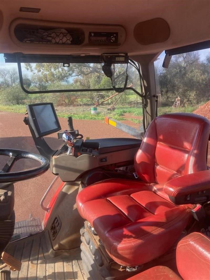 Photo 3. Case IH Magnum 250 tractor