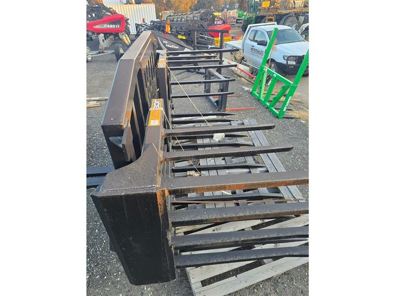 Photo 3. JCB Folding Grass Fork Silage rake