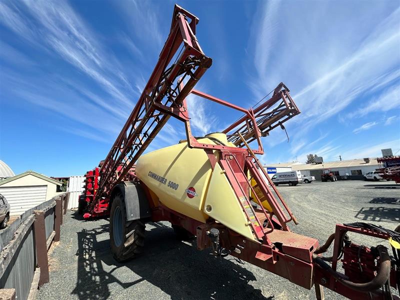 Photo 3. Hardi 5030 commander boom sprayer