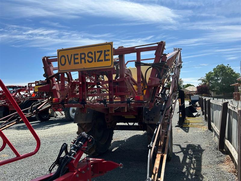 Photo 4. Hardi 5030 commander boom sprayer