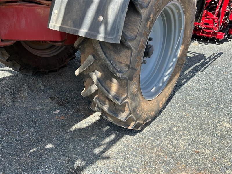 Photo 5. Hardi 5030 commander boom sprayer