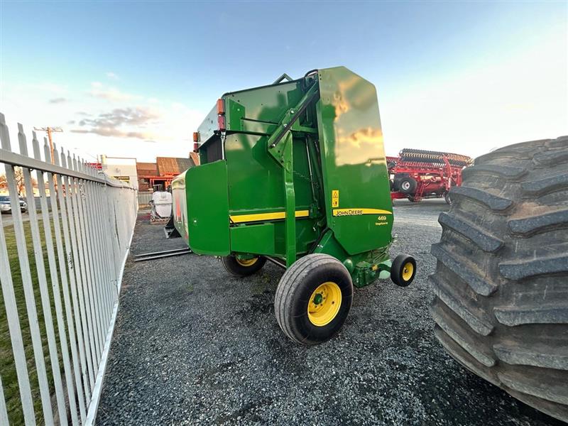 Photo 3. John Deere 469 Silage Special round baler