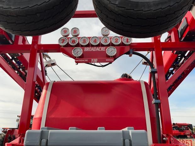 Photo 5. Croplands Weedit Sonic 7030 boom sprayer