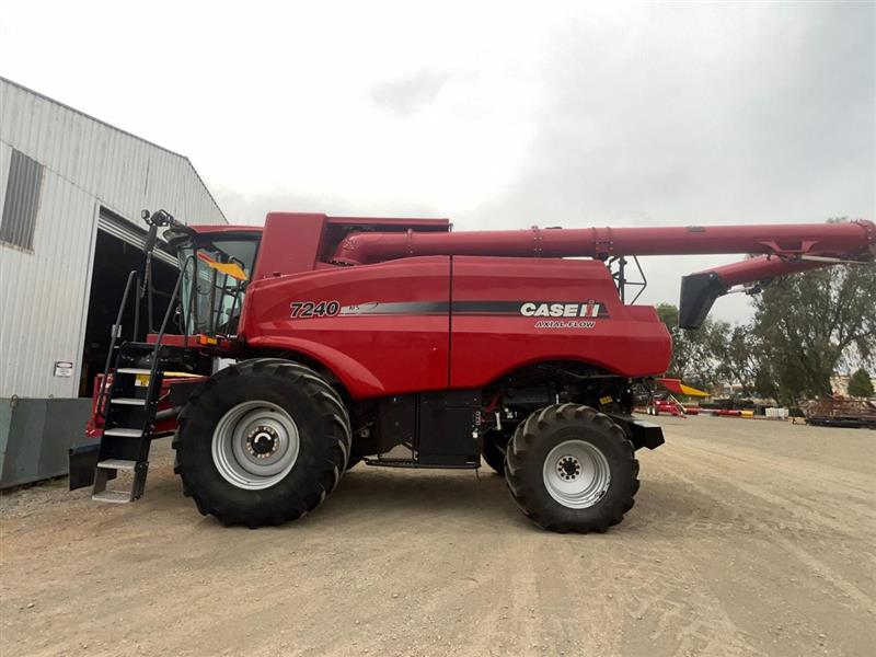 Photo 4. Case IH 7240 combine harvester