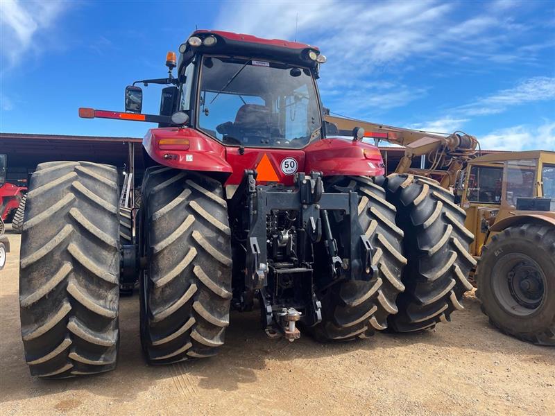 Photo 3. Case IH Magnum 340 tractor