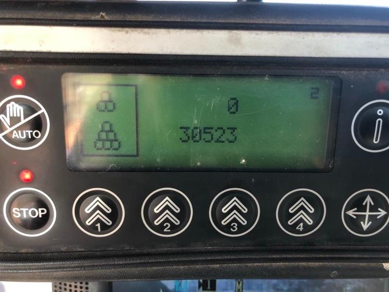 Photo 3. Vicon RV1601 round baler