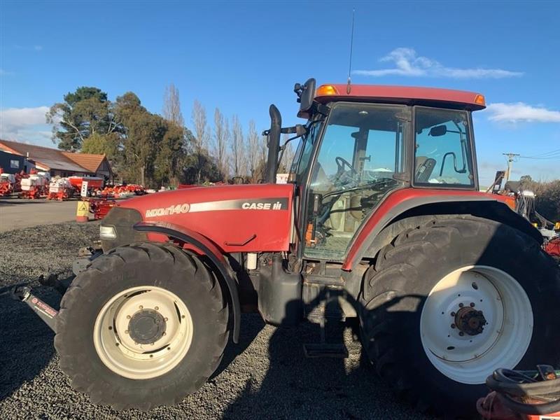 Photo 5. Case IH MXM140 tractor