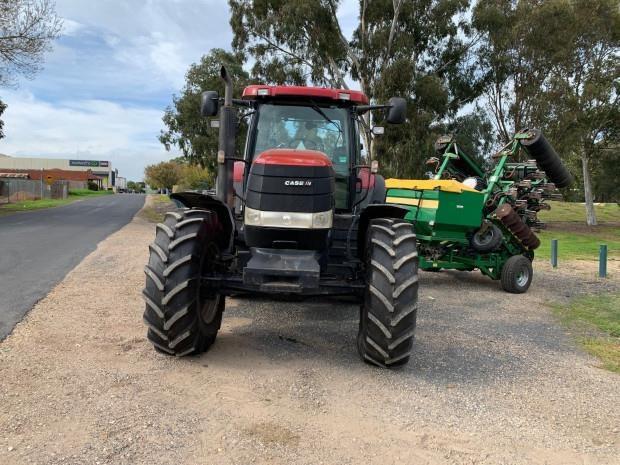 Photo 3. Case IH Puma 165 tractor
